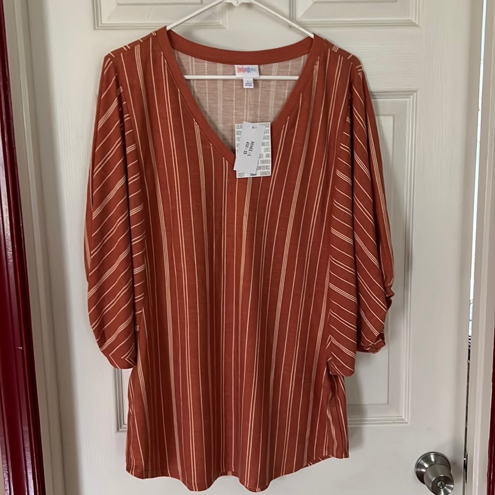 ⭐️BOGO50⭐️ Lularoe L Renee batwing blouse NWT